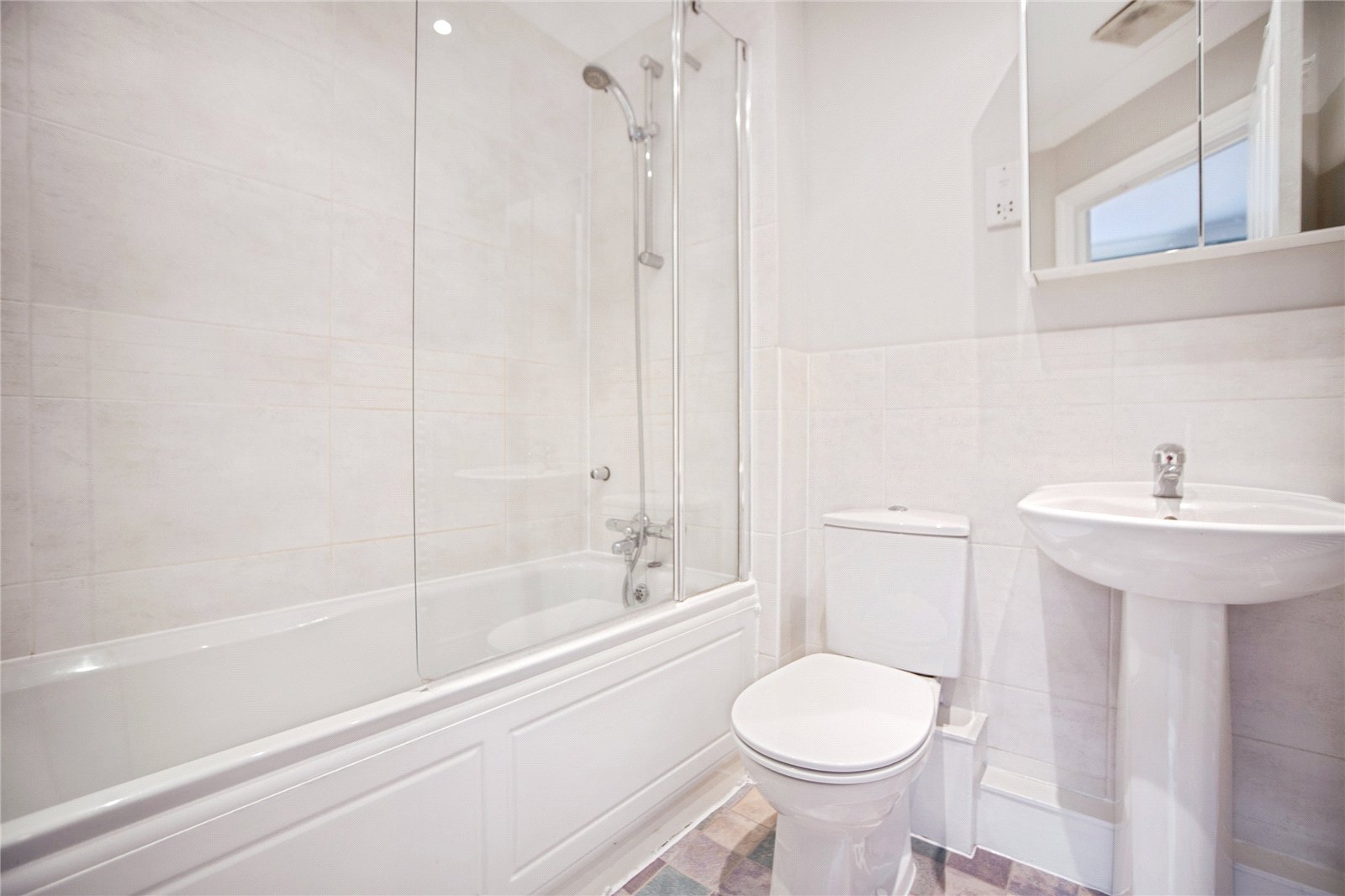 3 bedroom House to let in Cheltenham, Gloucestershire