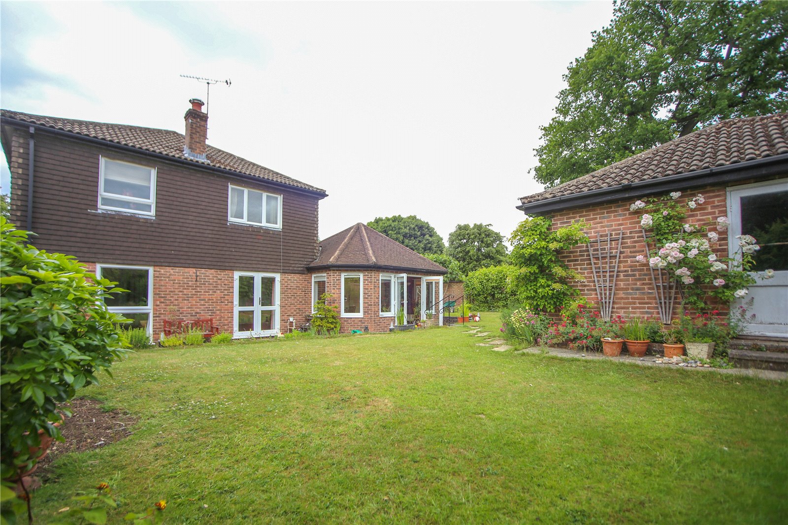 4 bedroom House to let in Charlton Kings, Cheltenham, Gloucestershire