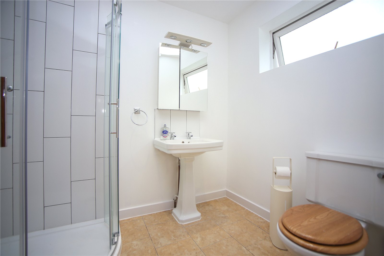4 bedroom House to let in Charlton Kings, Cheltenham, Gloucestershire