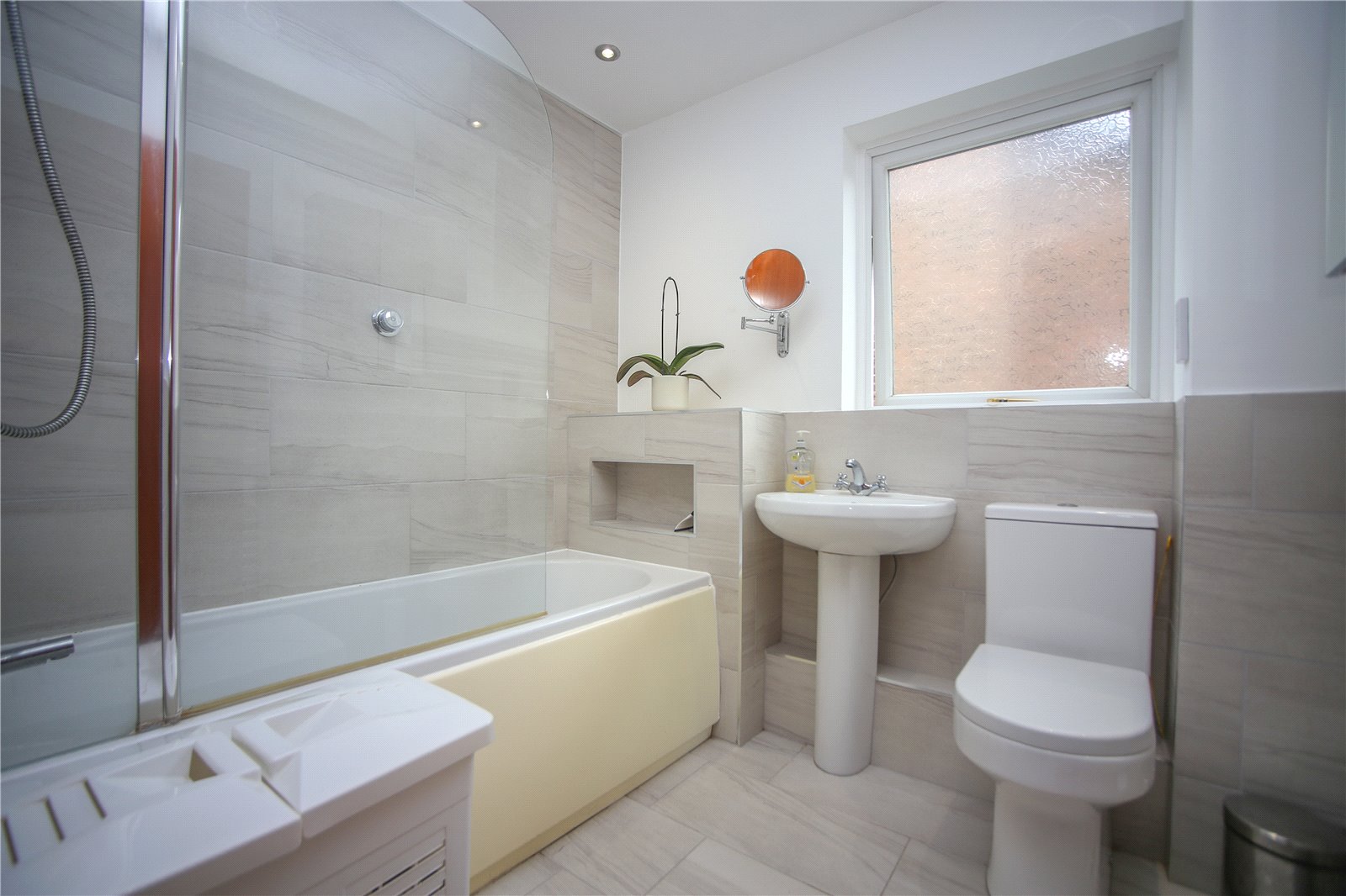4 bedroom House to let in Charlton Kings, Cheltenham, Gloucestershire