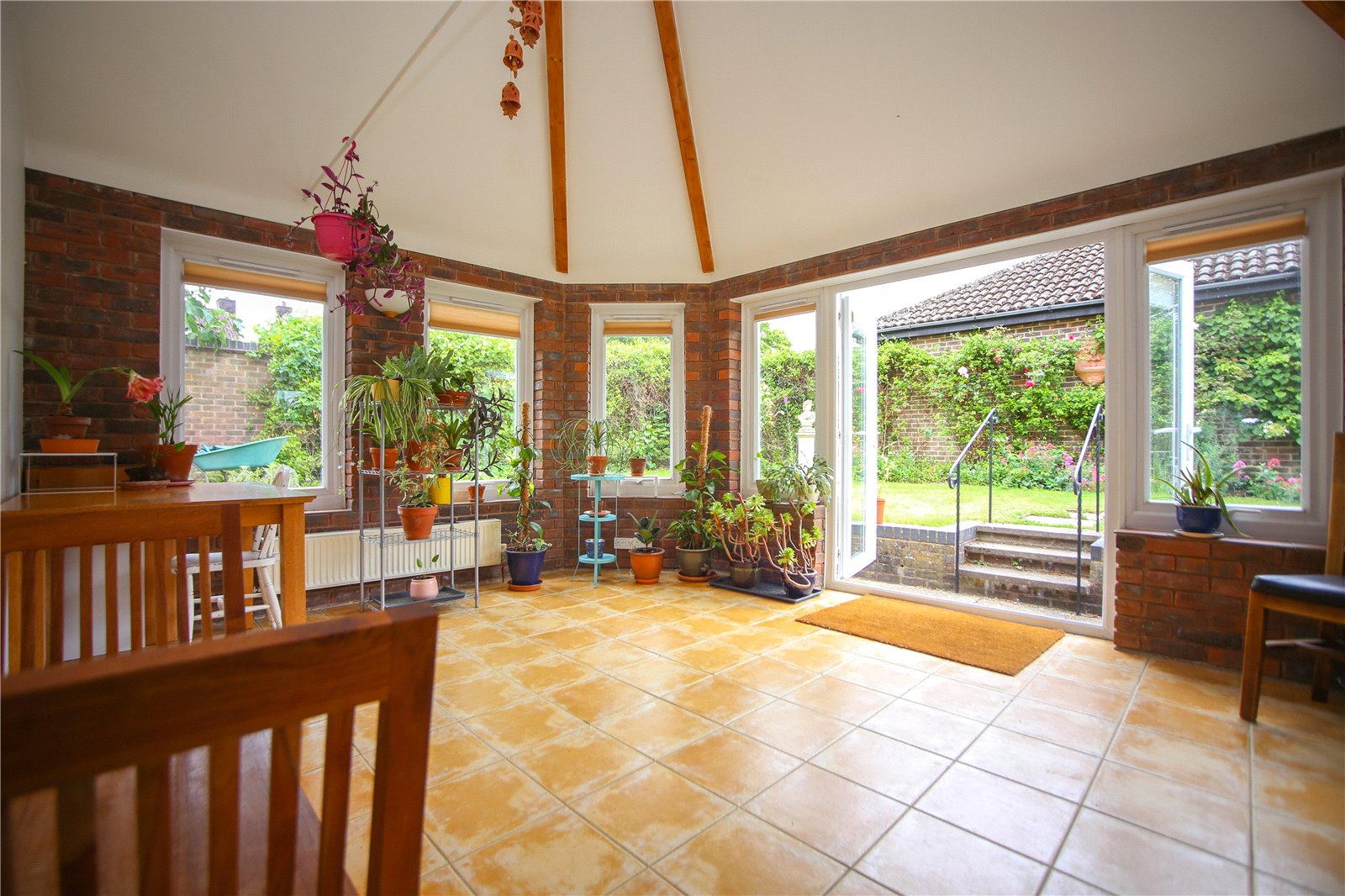 4 bedroom House to let in Charlton Kings, Cheltenham, Gloucestershire