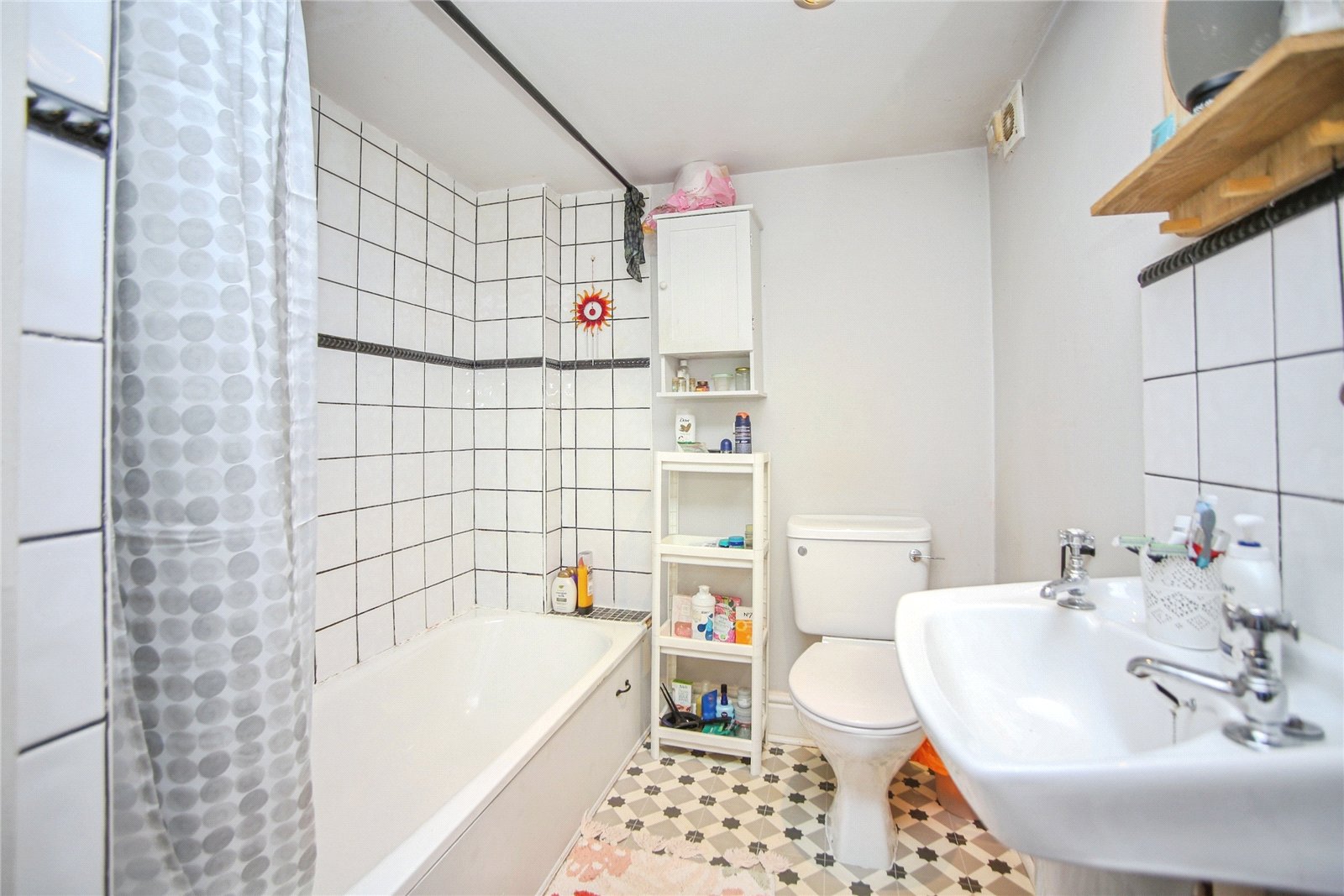 1 bedroom Flat to let in Cheltenham, Gloucestershire