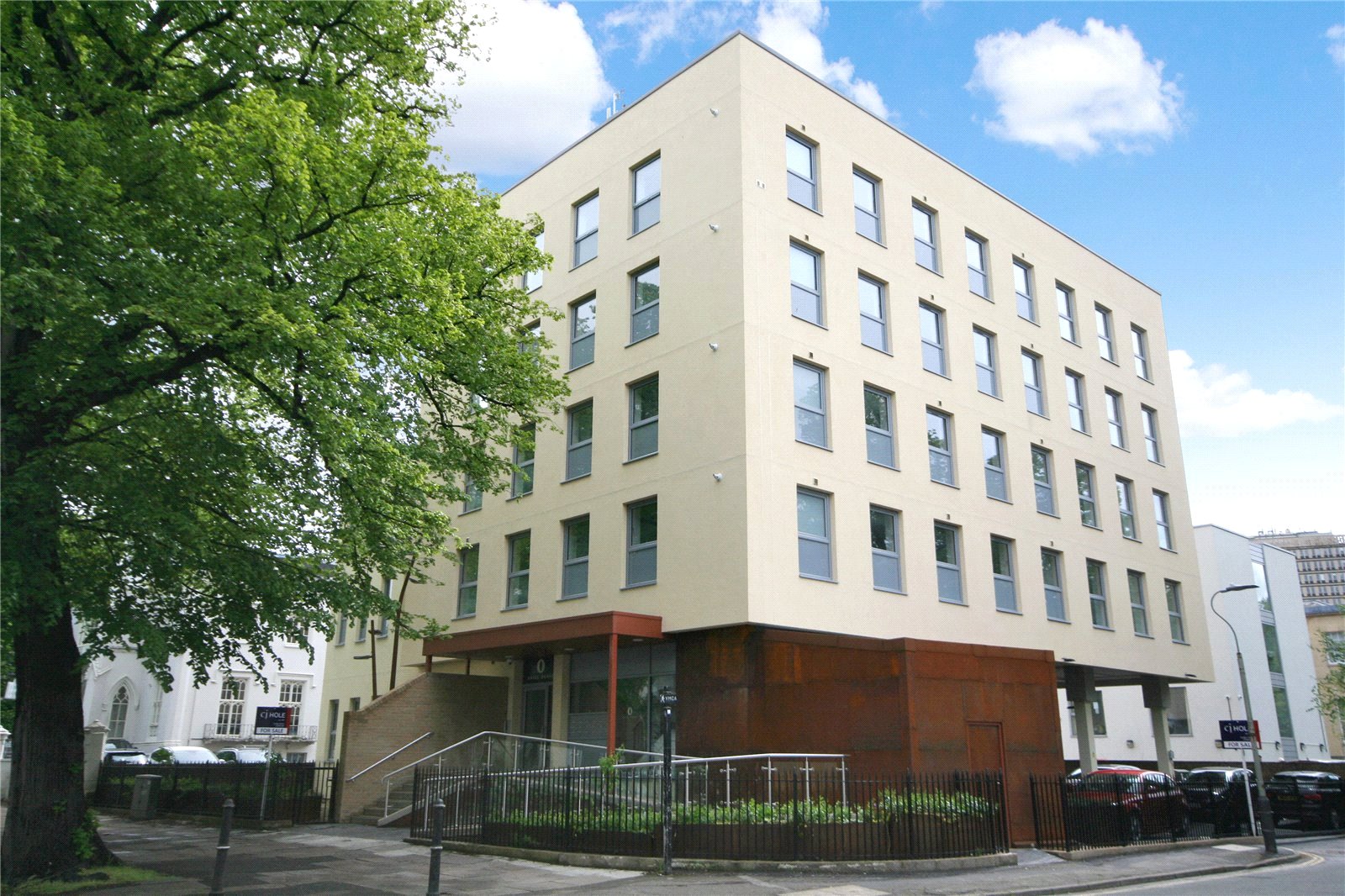 2 bedroom Flat to let in Cheltenham, Gloucestershire