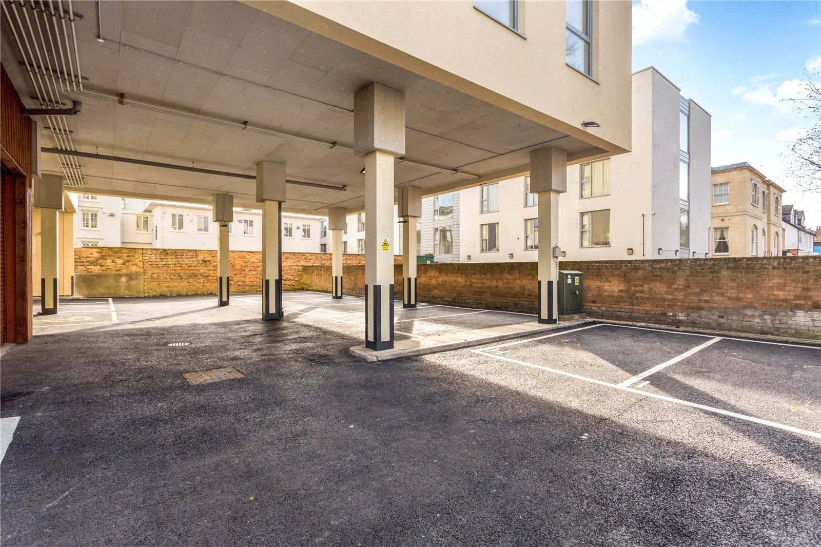 2 bedroom Flat to let in Cheltenham, Gloucestershire