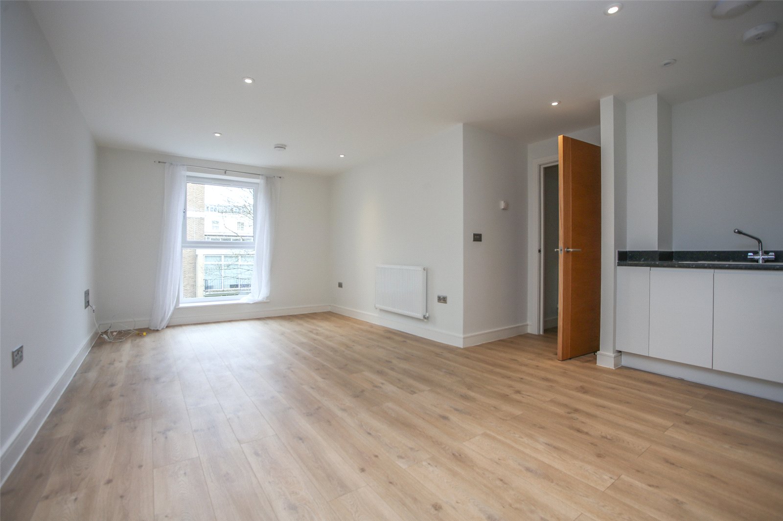 2 bedroom Flat to let in Cheltenham, Gloucestershire