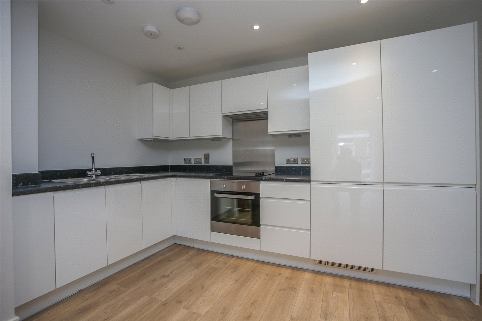 2 bedroom Flat to let in Cheltenham, Gloucestershire