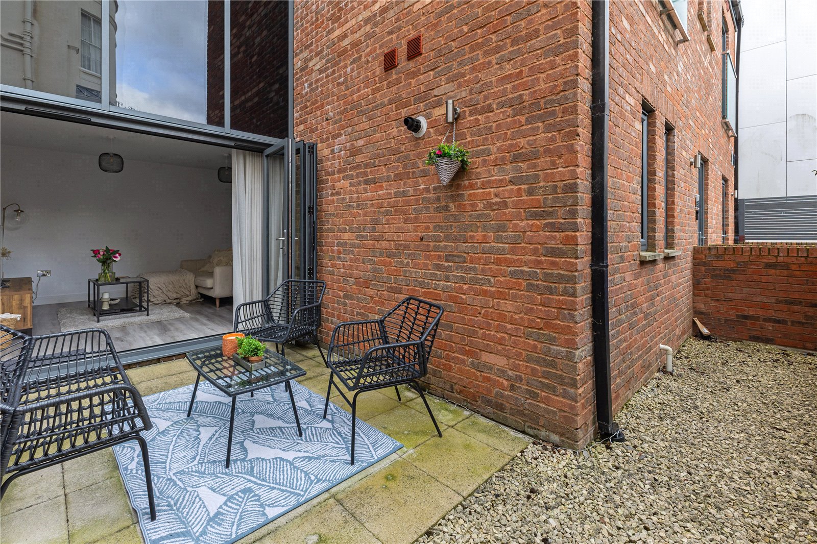 2 bedroom Flat to let in Cheltenham, Gloucestershire