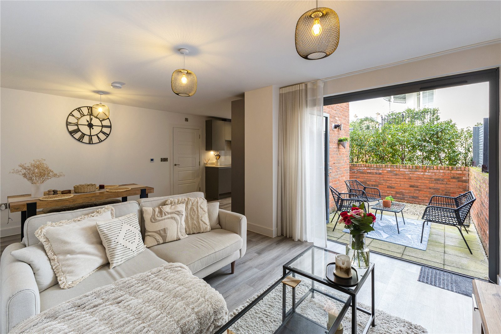2 bedroom Flat to let in Cheltenham, Gloucestershire
