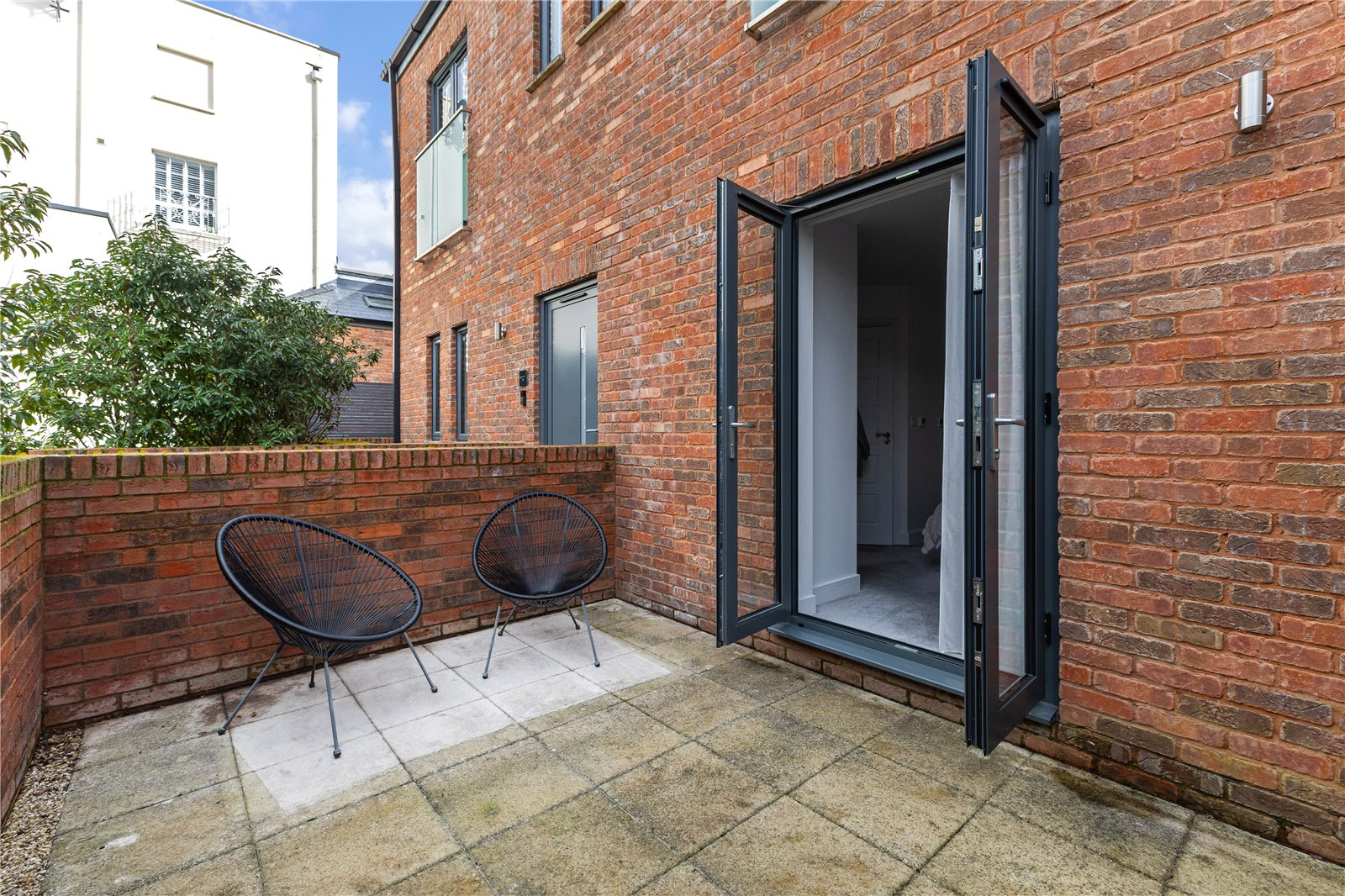 2 bedroom Flat to let in Cheltenham, Gloucestershire