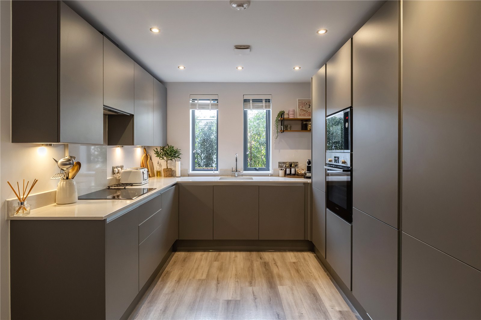 2 bedroom Flat to let in Cheltenham, Gloucestershire