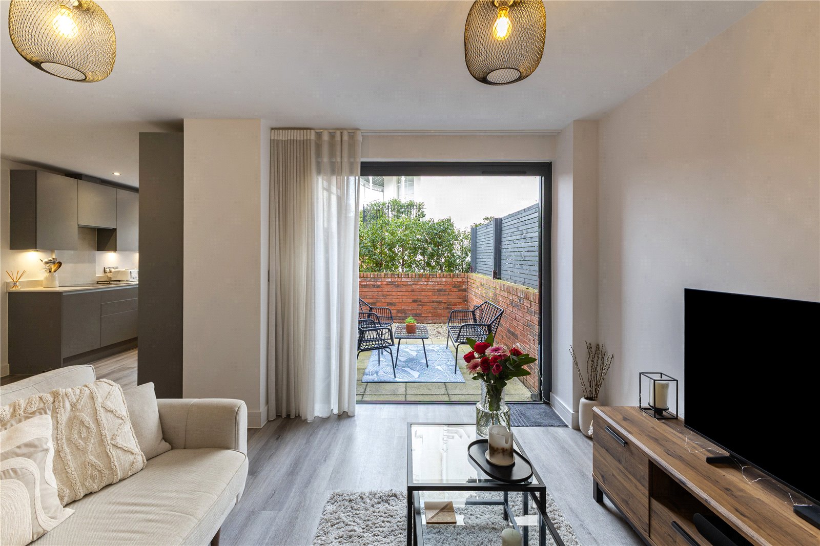 2 bedroom Flat to let in Cheltenham, Gloucestershire
