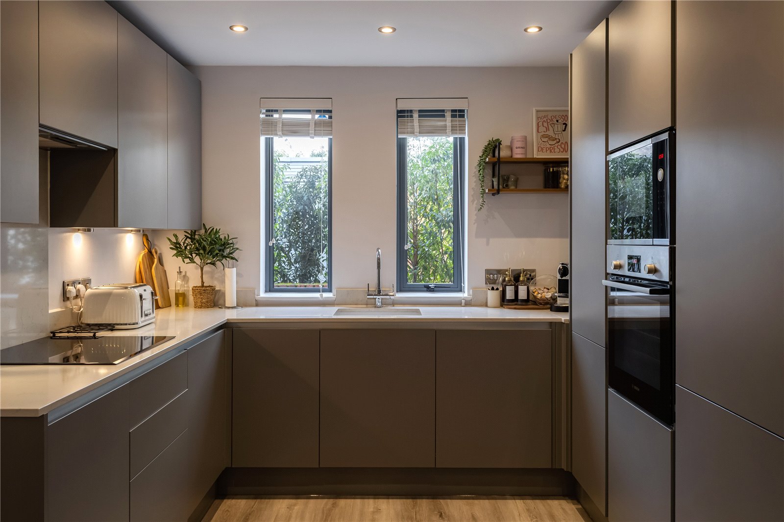 2 bedroom Flat to let in Cheltenham, Gloucestershire
