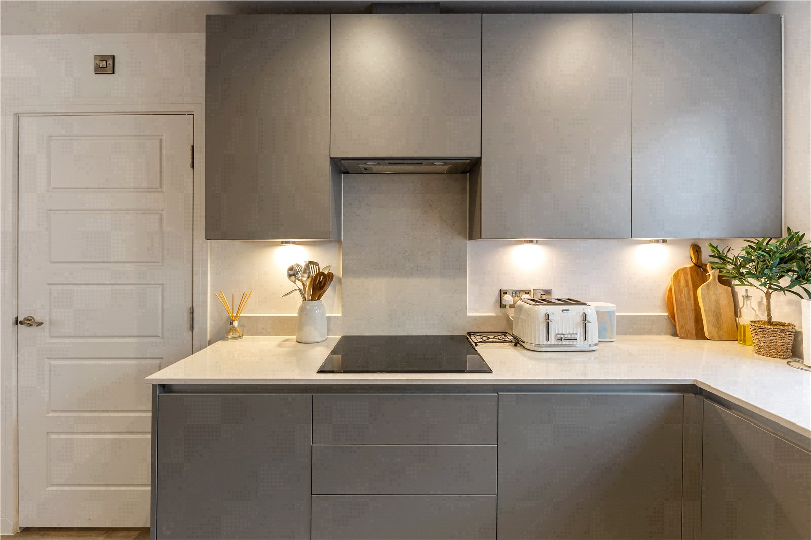2 bedroom Flat to let in Cheltenham, Gloucestershire