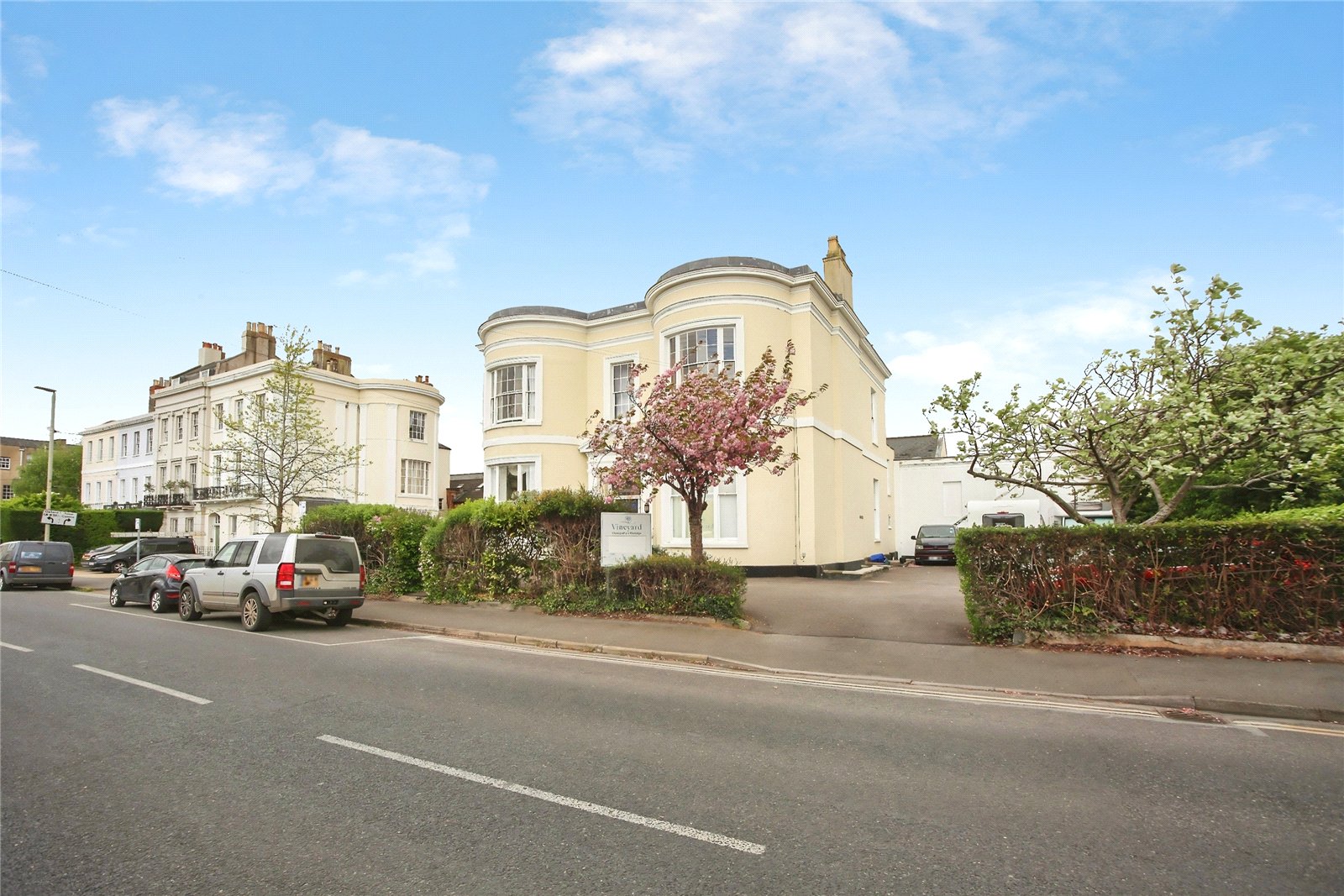 3 bedroom Flat to let in Cheltenham, Gloucestershire