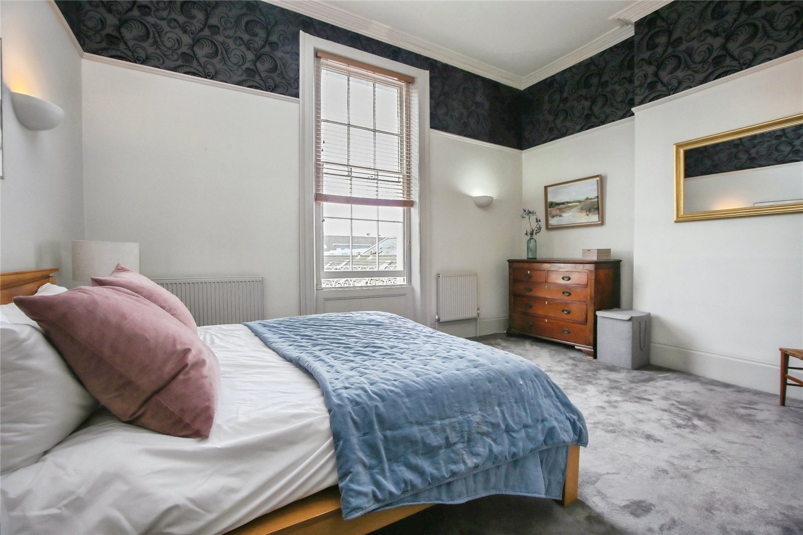 3 bedroom Flat to let in Cheltenham, Gloucestershire