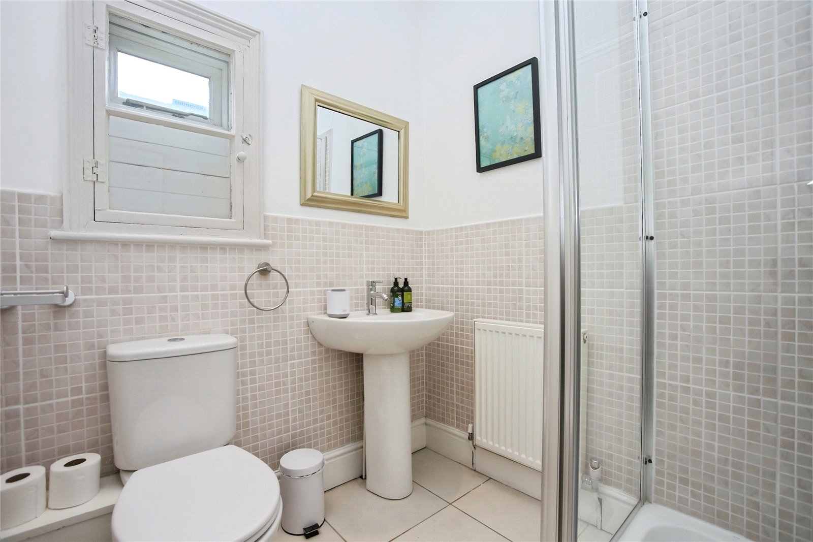 3 bedroom Flat to let in Cheltenham, Gloucestershire