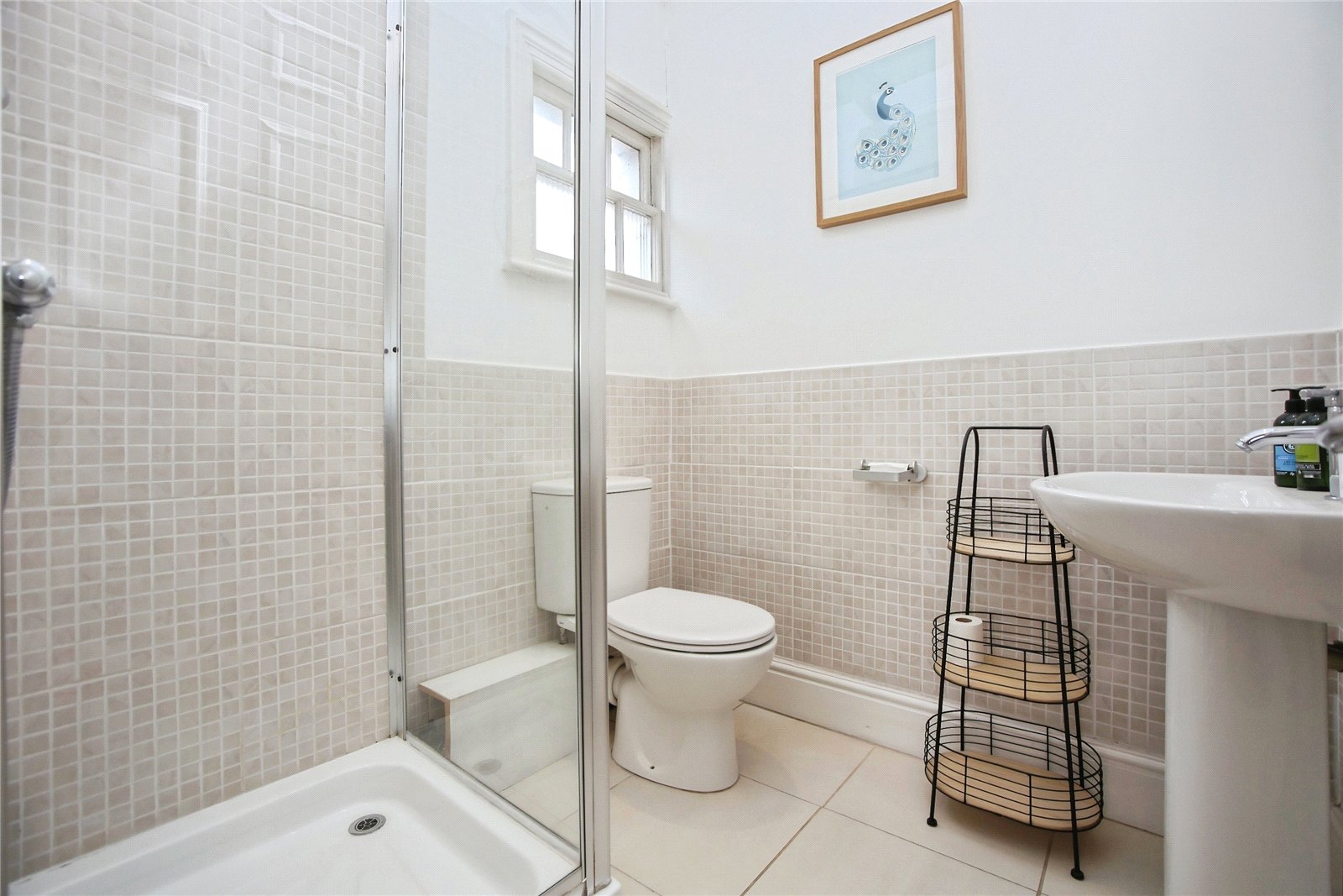 3 bedroom Flat to let in Cheltenham, Gloucestershire