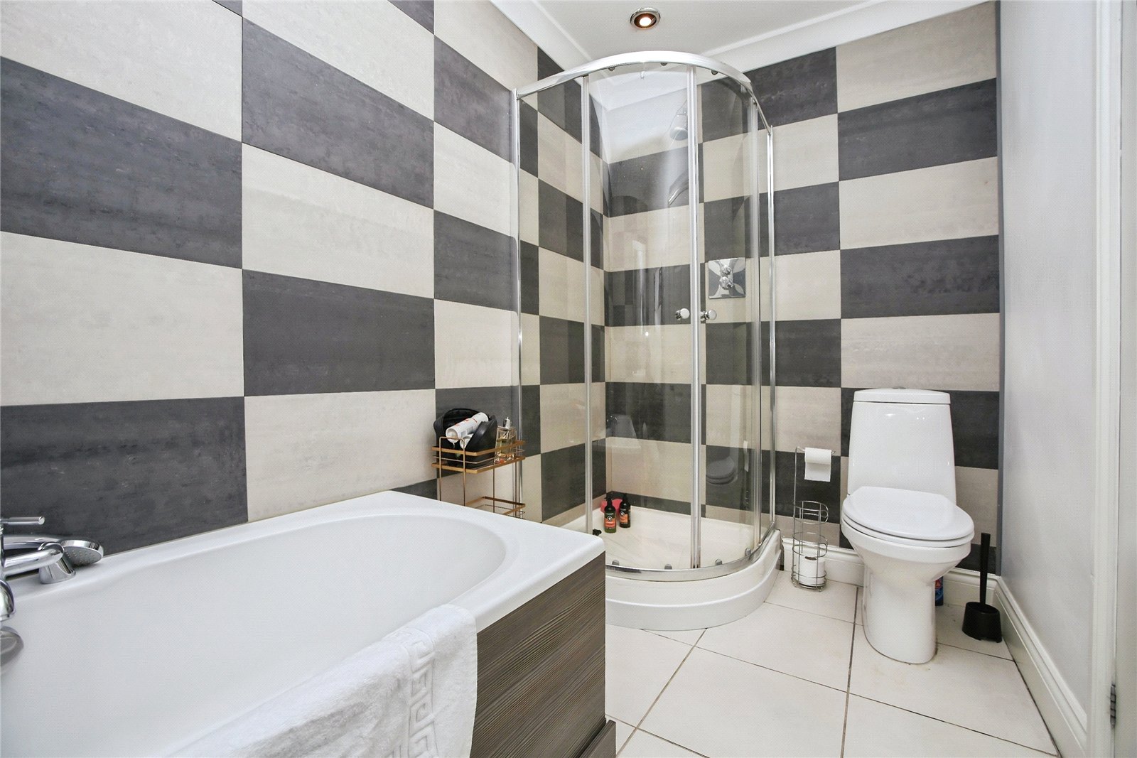 3 bedroom Flat to let in Cheltenham, Gloucestershire