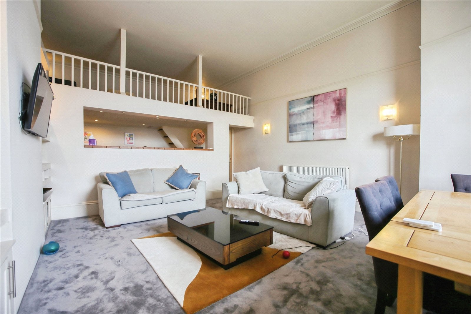 3 bedroom Flat to let in Cheltenham, Gloucestershire