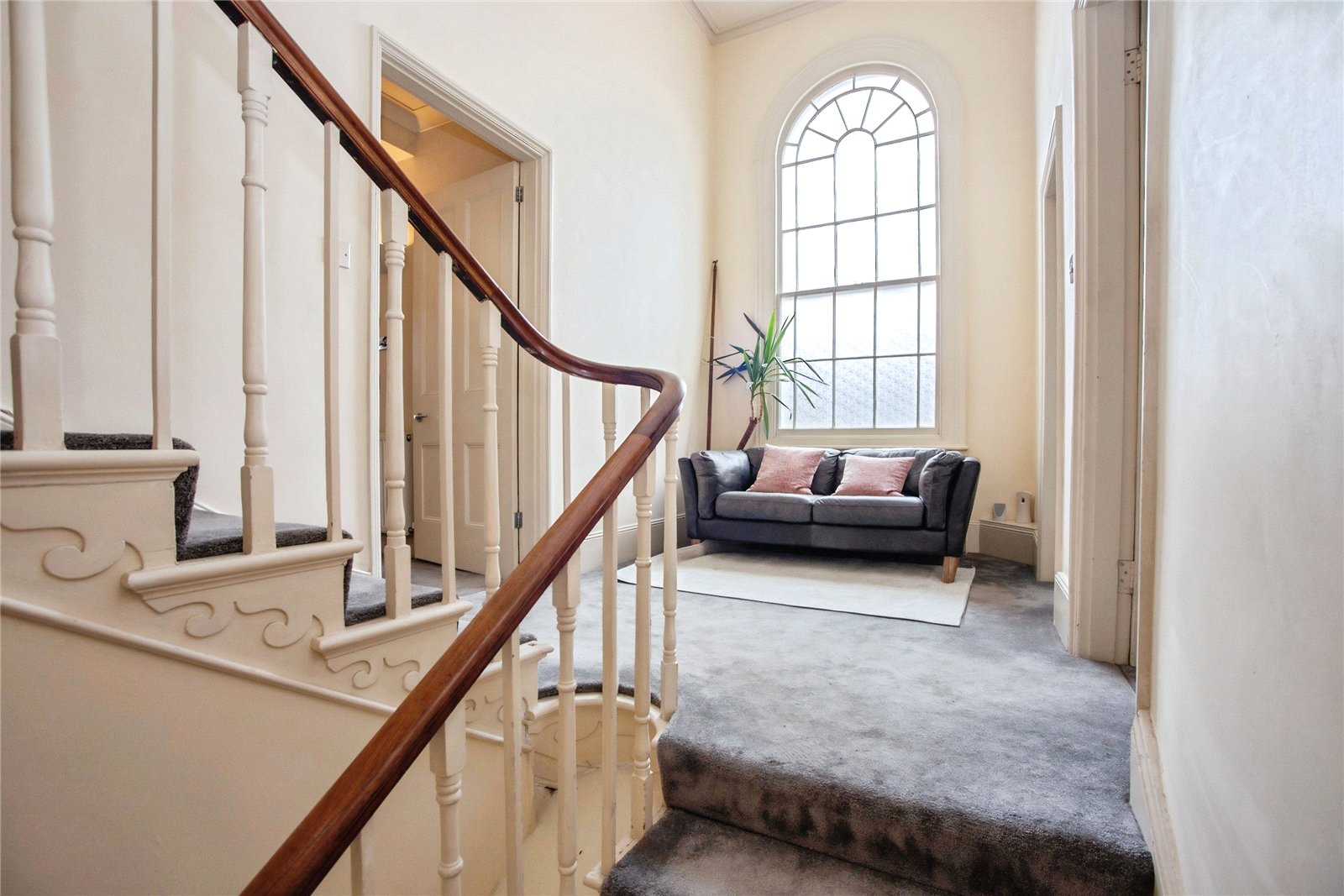 3 bedroom Flat to let in Cheltenham, Gloucestershire
