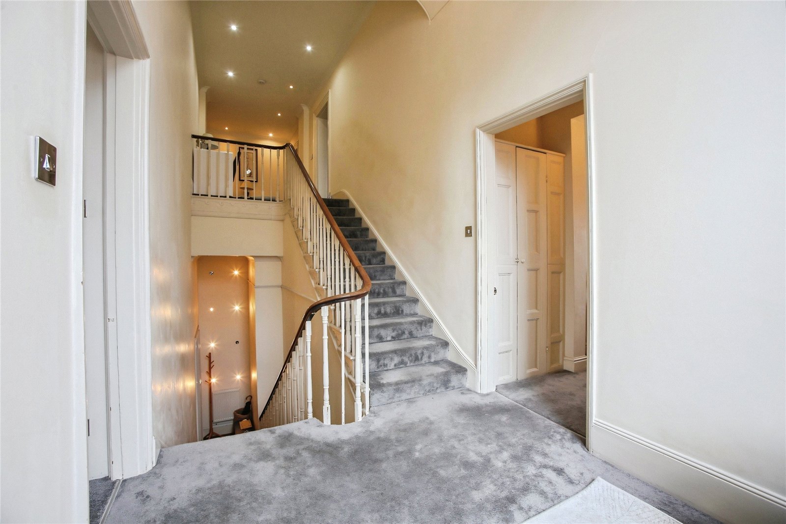 3 bedroom Flat to let in Cheltenham, Gloucestershire