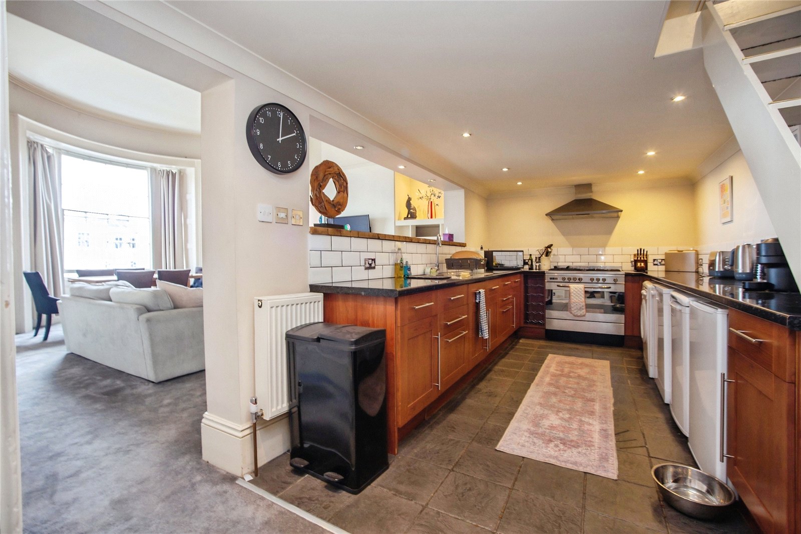 3 bedroom Flat to let in Cheltenham, Gloucestershire