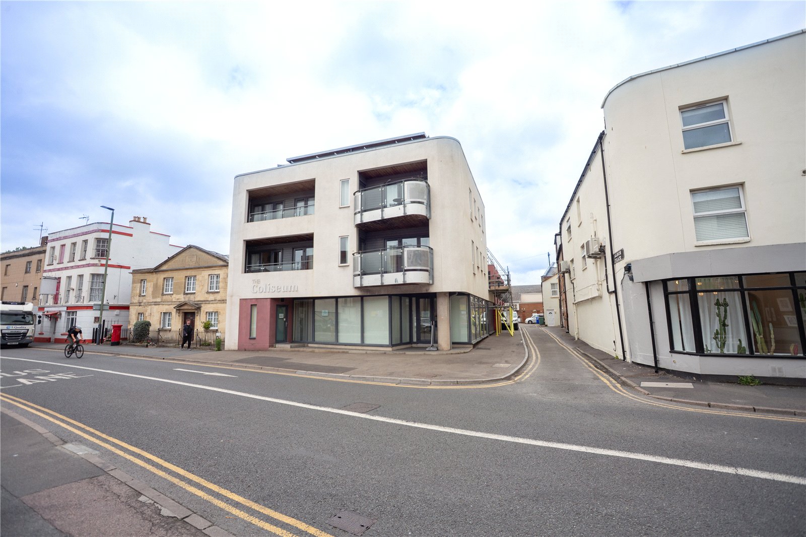 2 bedroom Flat to let in Cheltenham, Gloucestershire