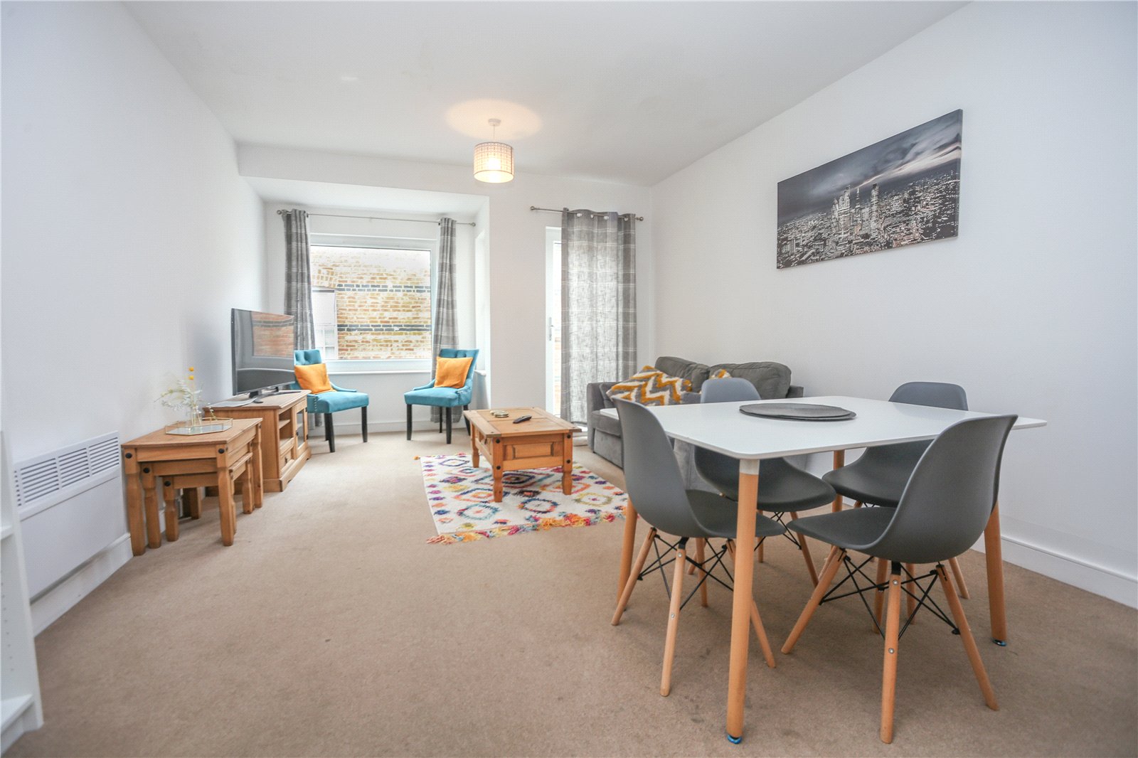 2 bedroom Flat to let in Cheltenham, Gloucestershire