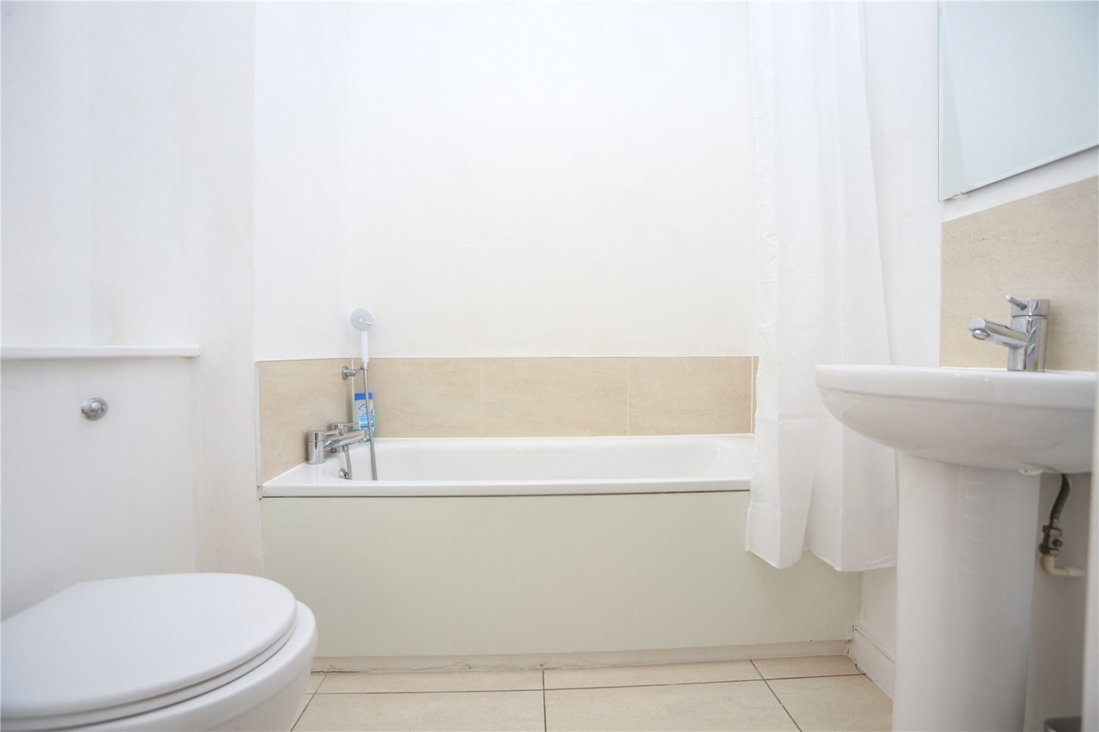 2 bedroom Flat to let in Cheltenham, Gloucestershire
