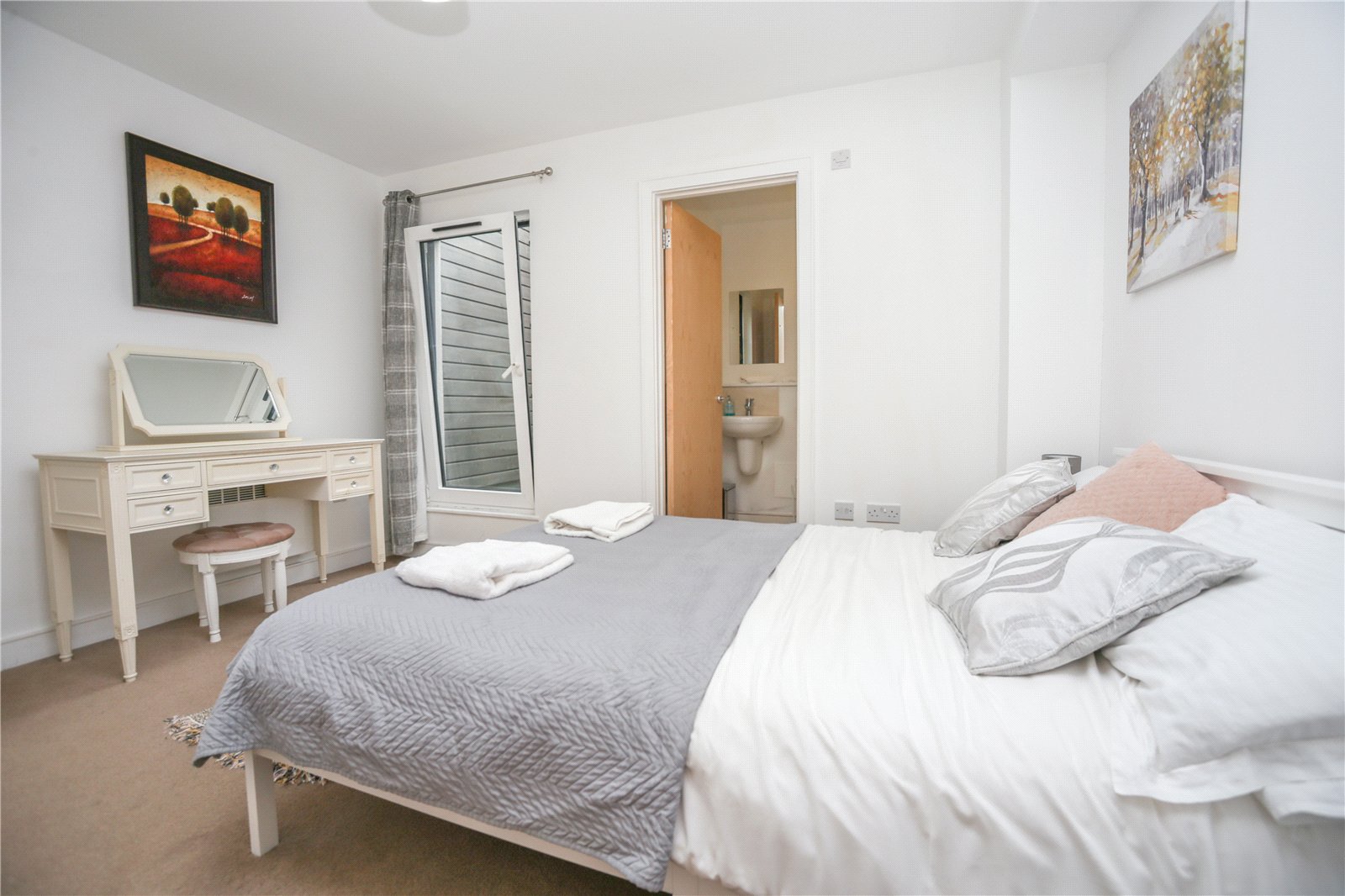 2 bedroom Flat to let in Cheltenham, Gloucestershire