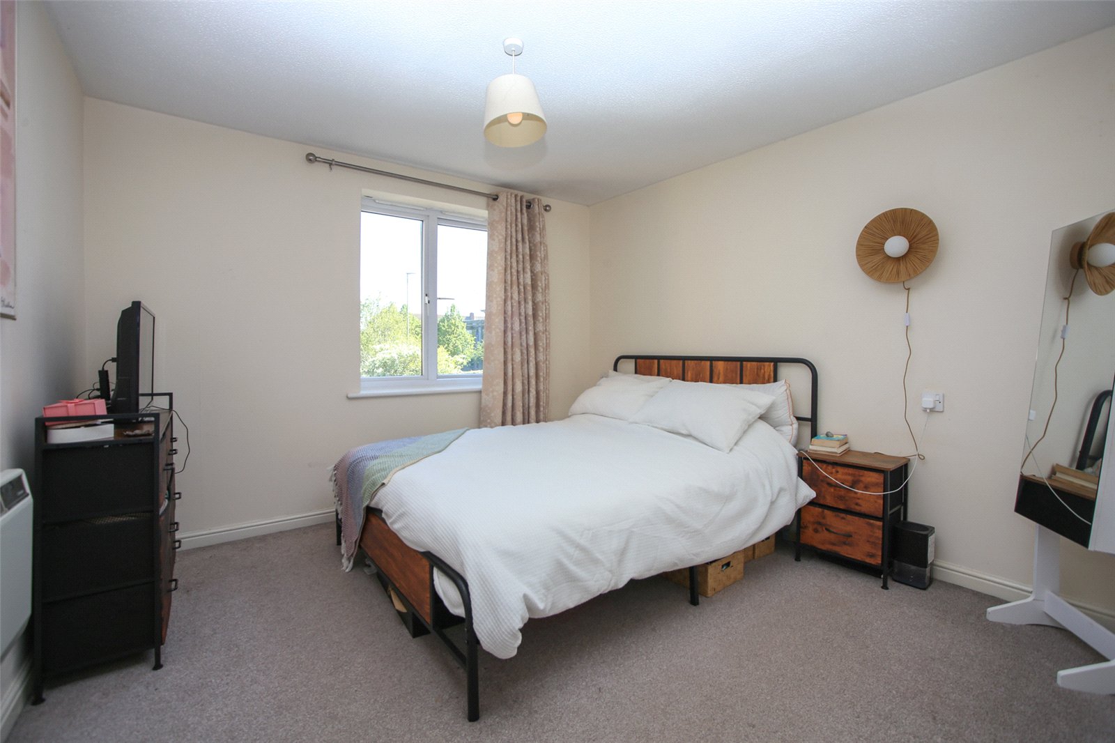 2 bedroom Flat to let in Cheltenham, Gloucestershire