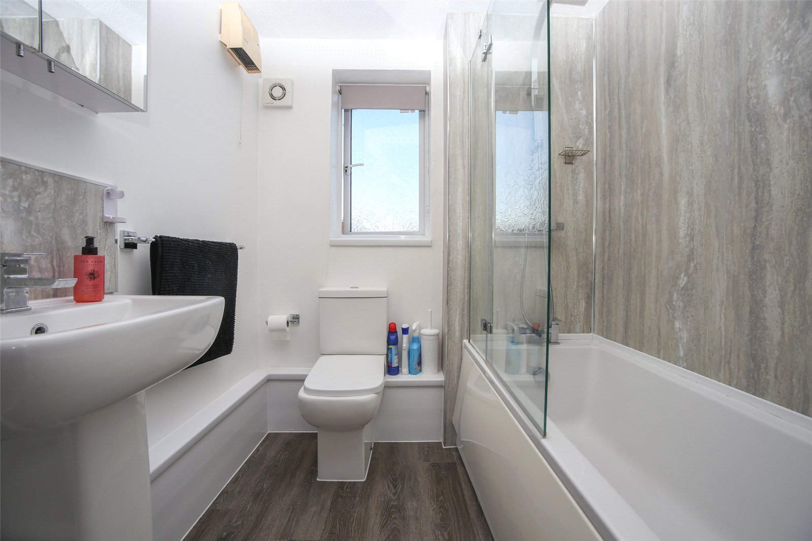 2 bedroom Flat to let in Cheltenham, Gloucestershire