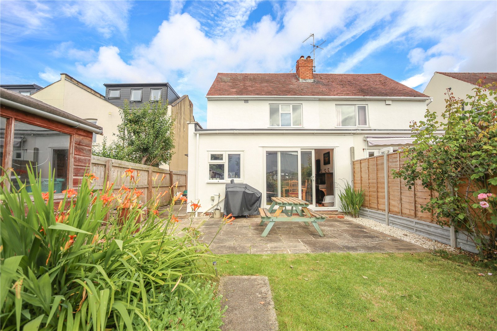 3 bedroom House to let in Cheltenham, Gloucestershire