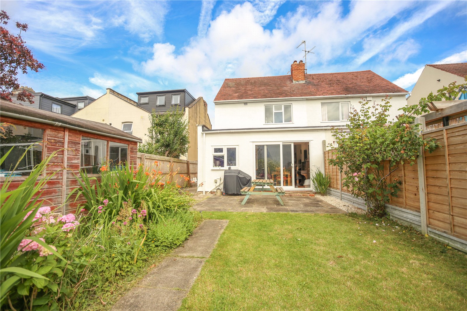 3 bedroom House to let in Cheltenham, Gloucestershire
