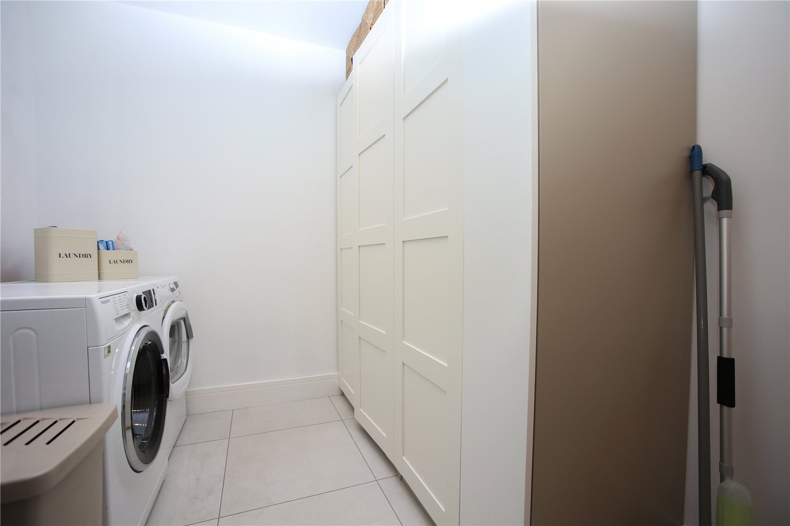 4 bedroom House to let in Charlton Kings, Cheltenham, Gloucestershire