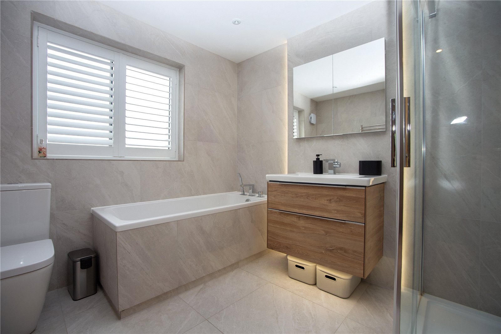 4 bedroom House to let in Charlton Kings, Cheltenham, Gloucestershire