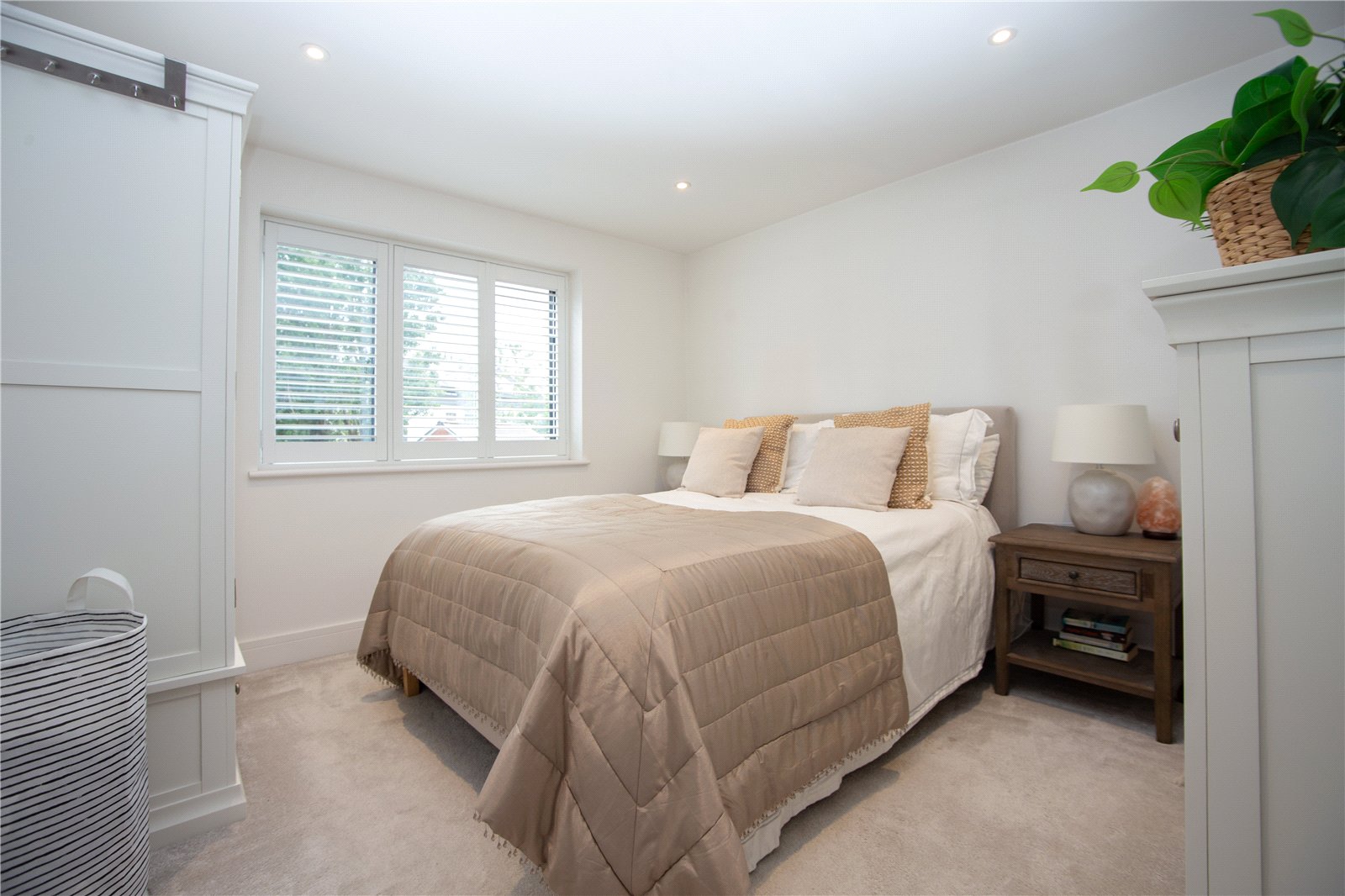 4 bedroom House to let in Charlton Kings, Cheltenham, Gloucestershire