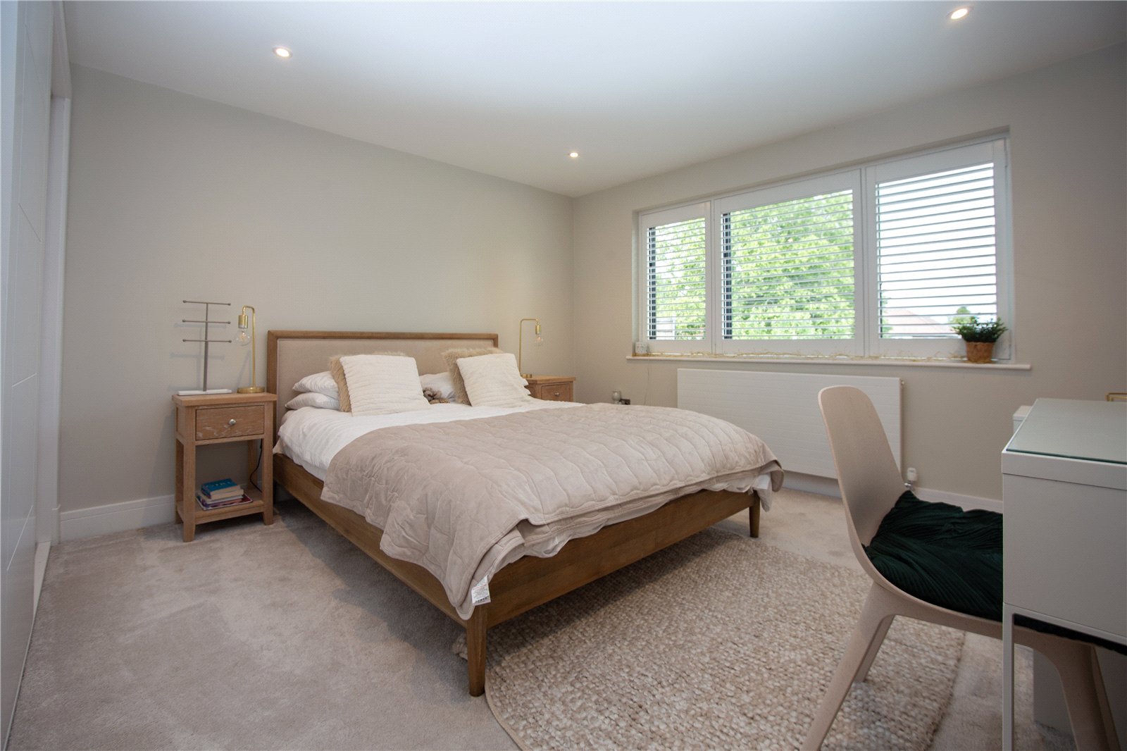 4 bedroom House to let in Charlton Kings, Cheltenham, Gloucestershire