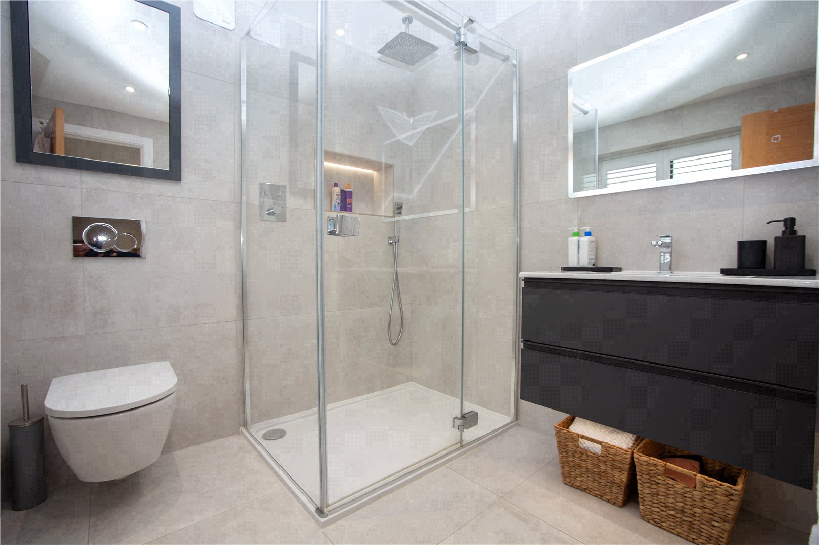 4 bedroom House to let in Charlton Kings, Cheltenham, Gloucestershire