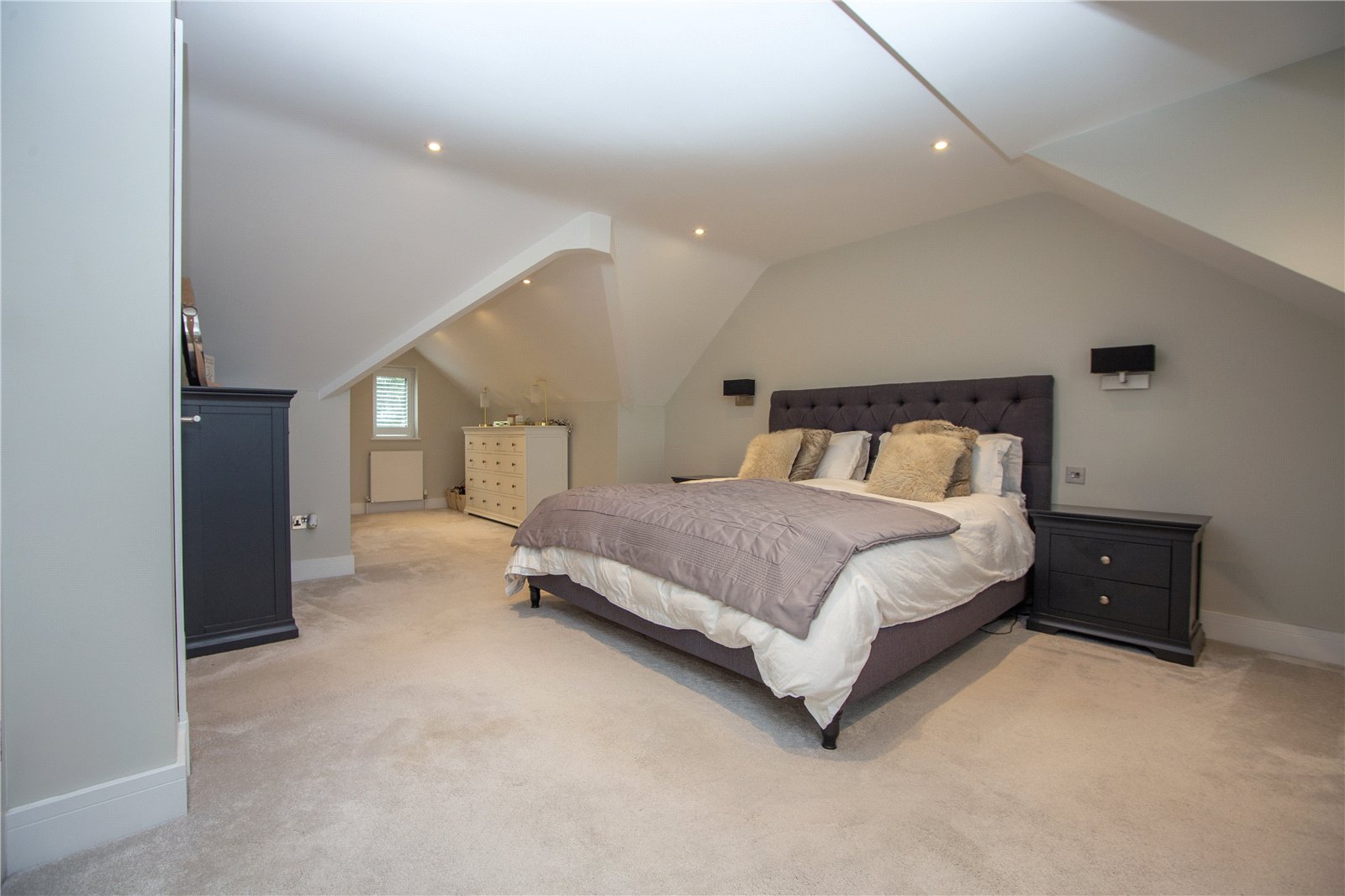4 bedroom House to let in Charlton Kings, Cheltenham, Gloucestershire