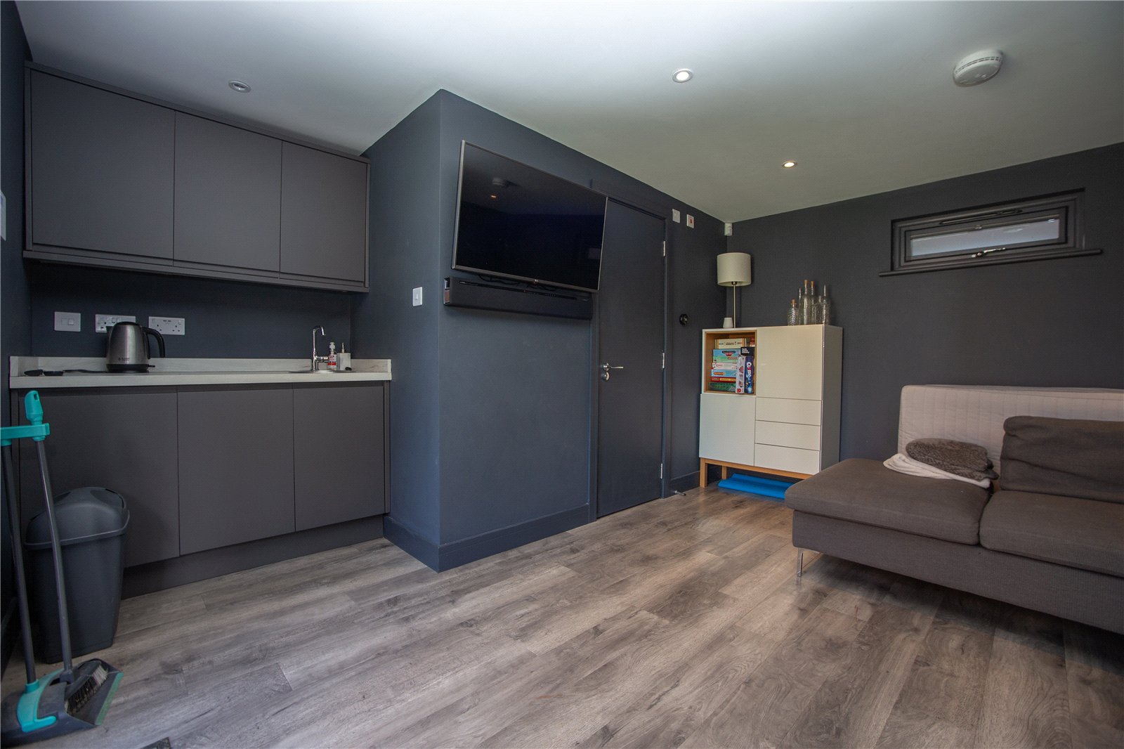 4 bedroom House to let in Charlton Kings, Cheltenham, Gloucestershire