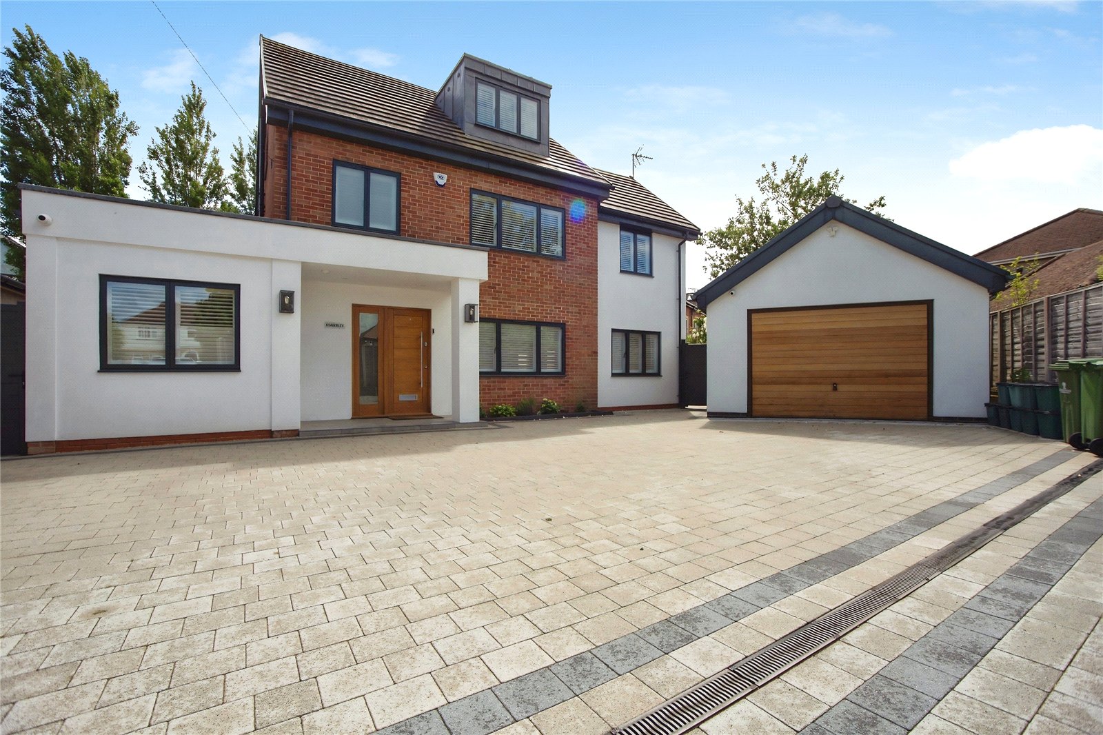 4 bedroom House to let in Charlton Kings, Cheltenham, Gloucestershire