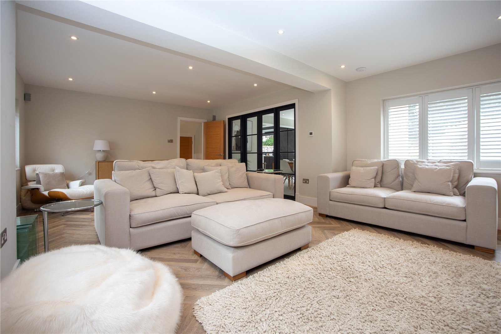 4 bedroom House to let in Charlton Kings, Cheltenham, Gloucestershire