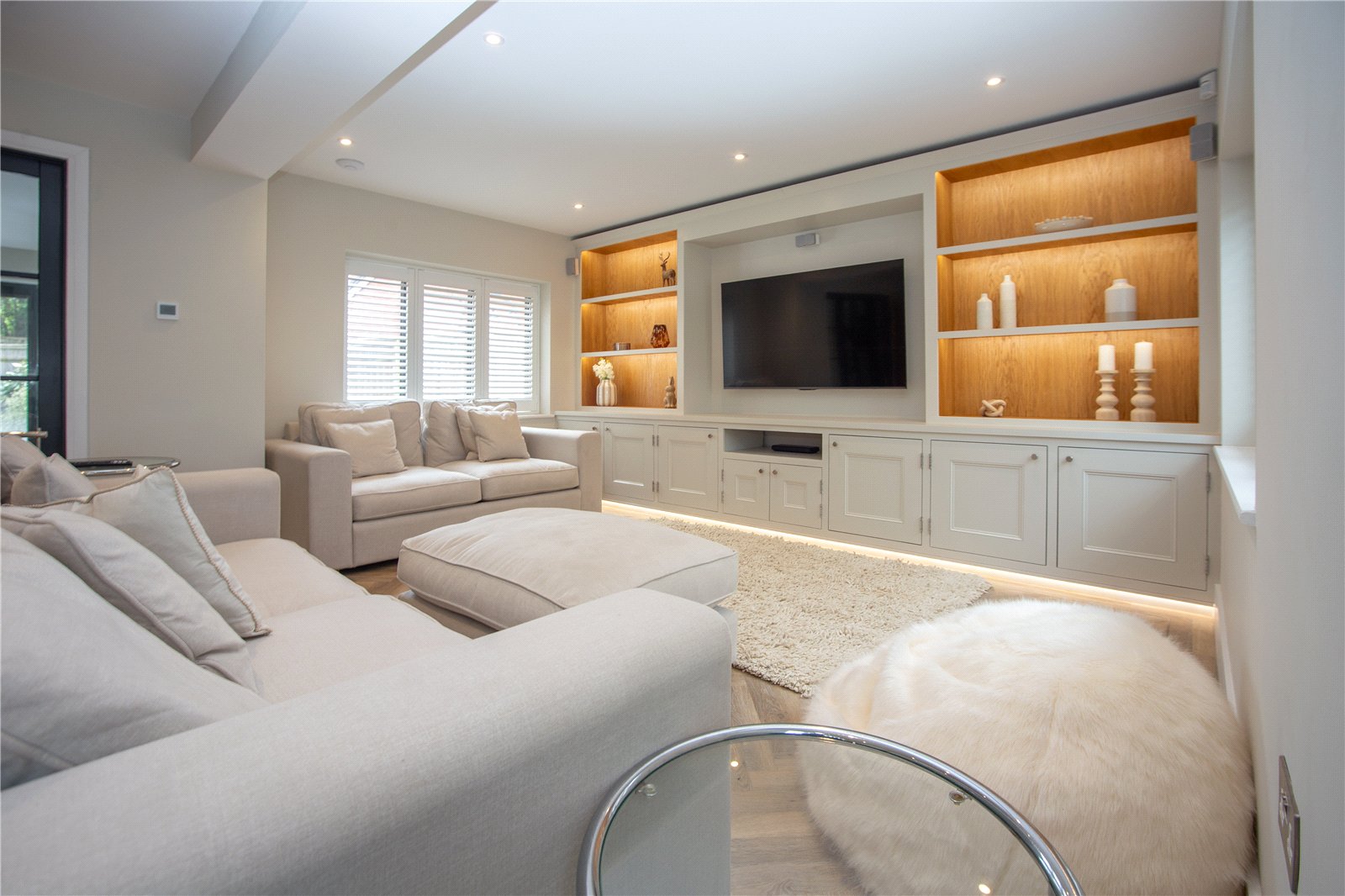 4 bedroom House to let in Charlton Kings, Cheltenham, Gloucestershire