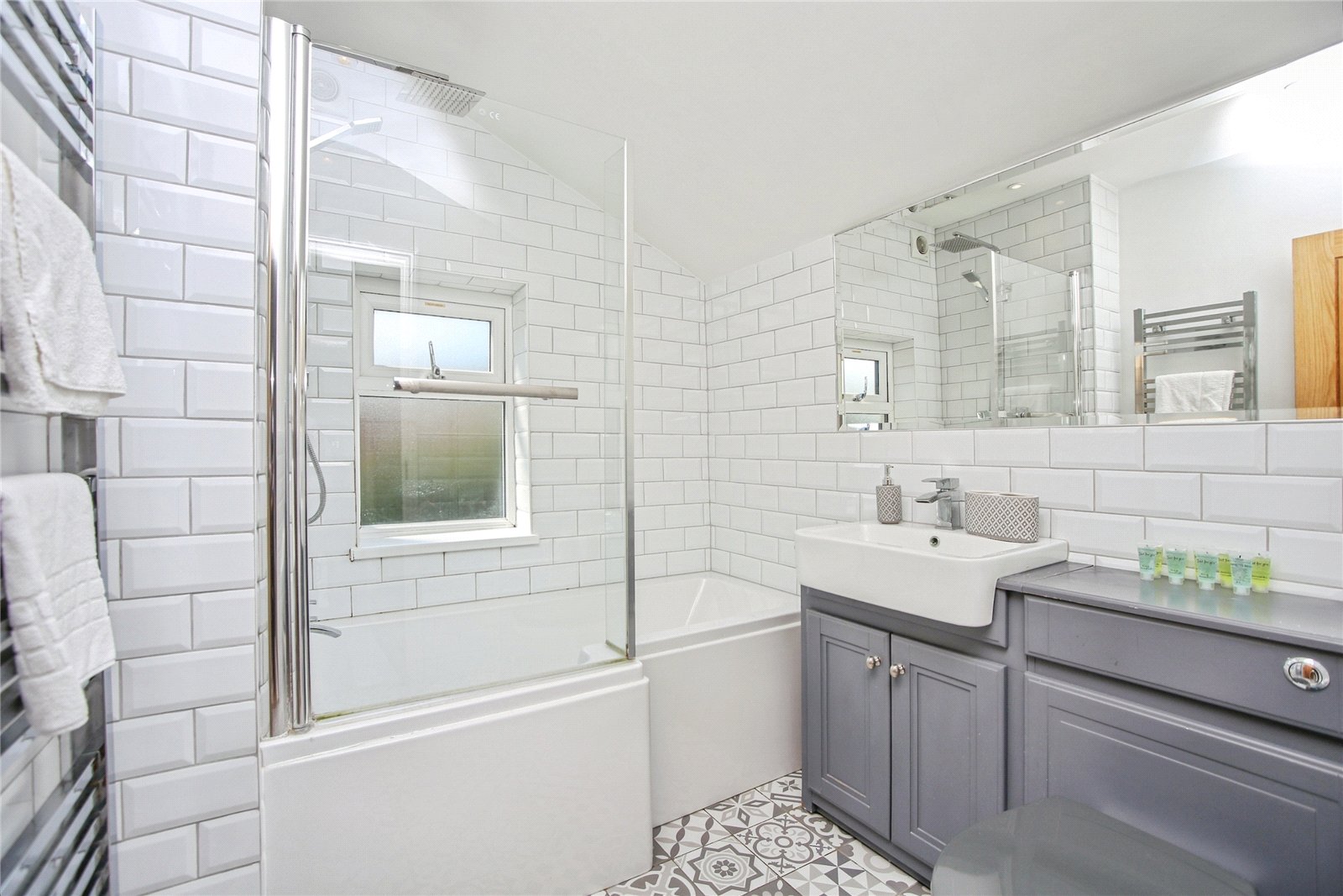 2 bedroom House to let in Cheltenham, Gloucestershire