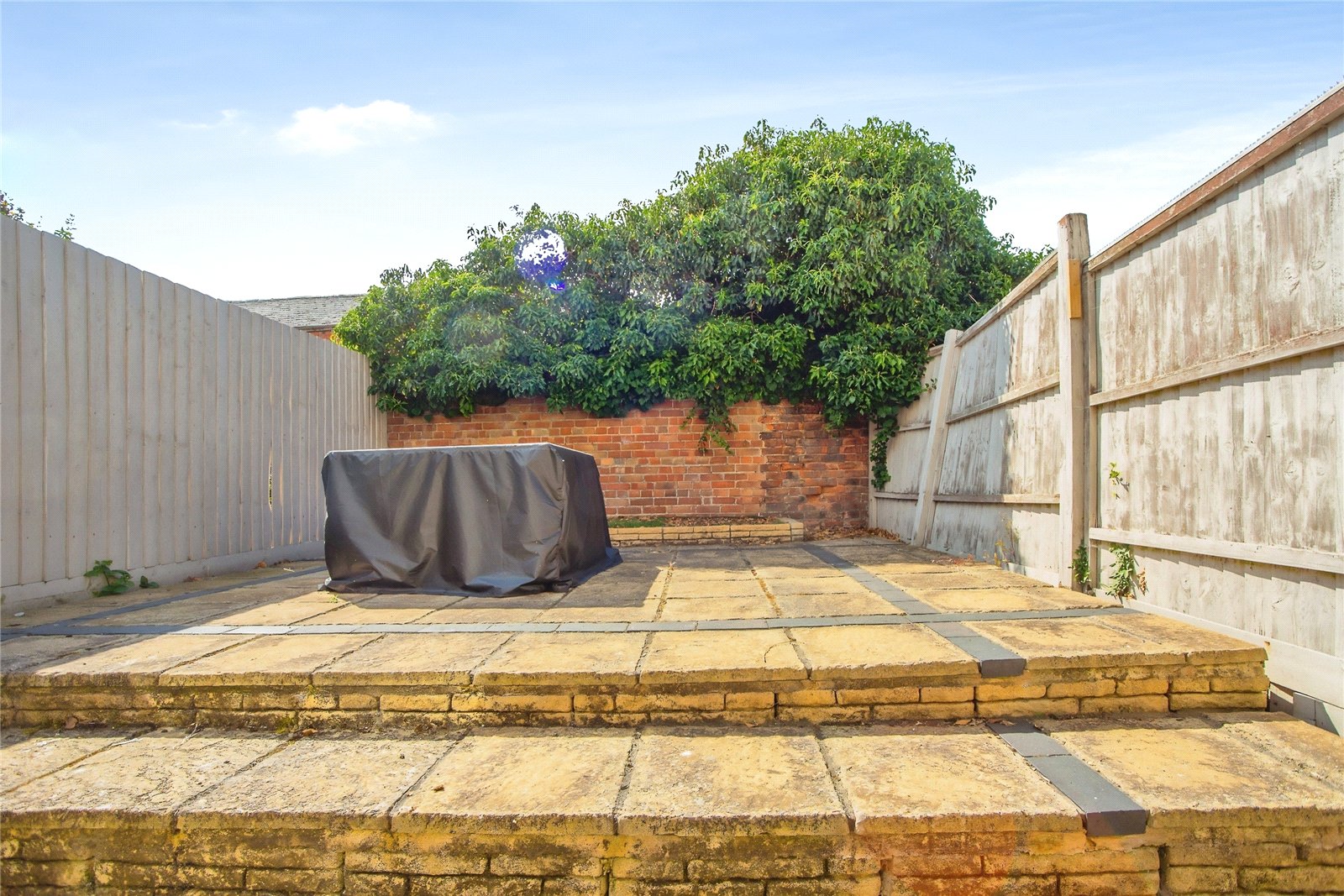 2 bedroom House to let in Cheltenham, Gloucestershire
