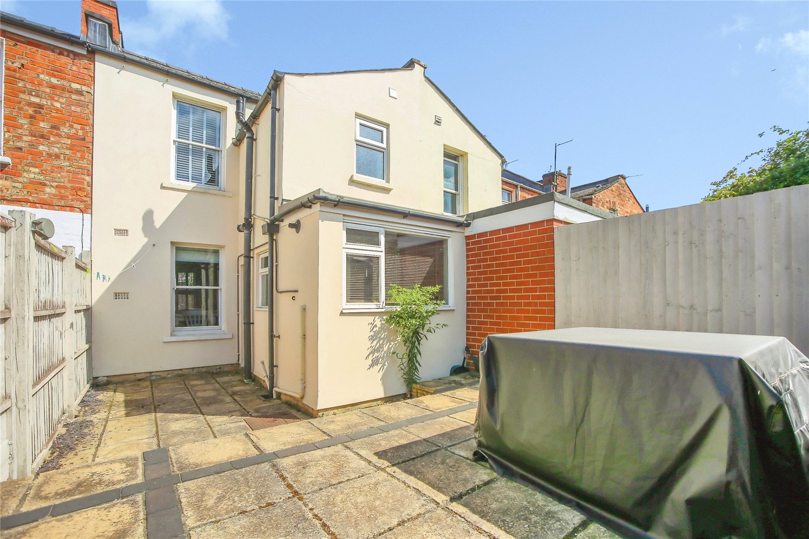 2 bedroom House to let in Cheltenham, Gloucestershire