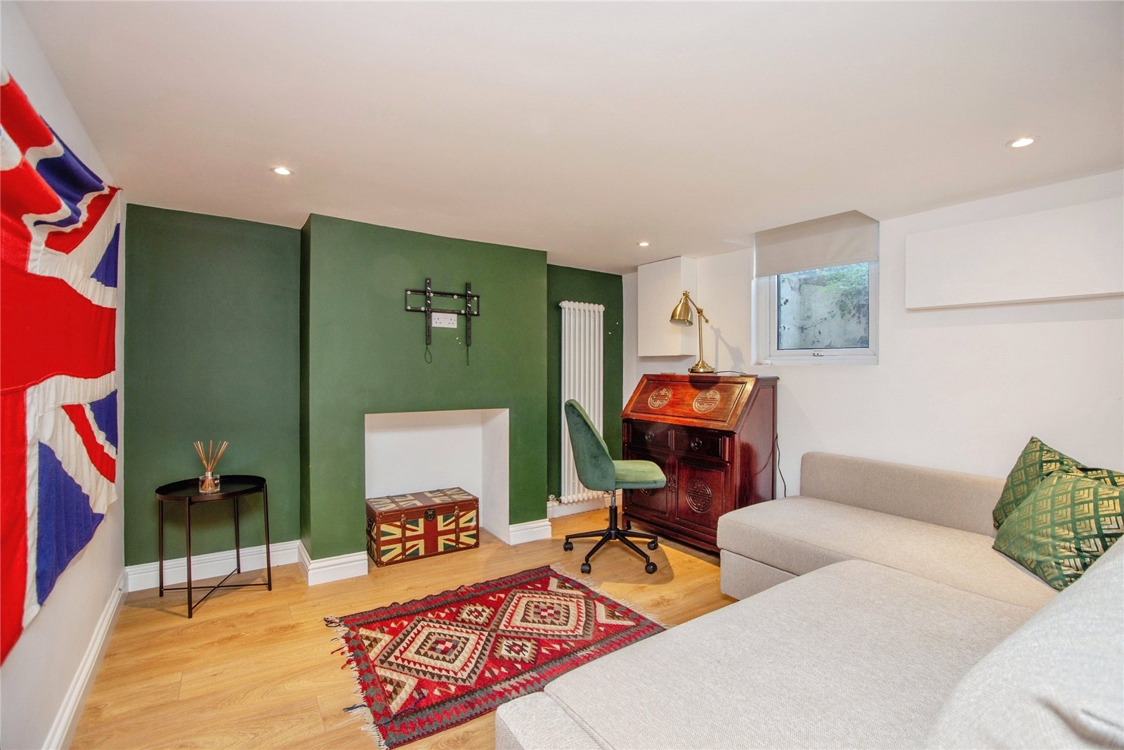 2 bedroom House to let in Cheltenham, Gloucestershire