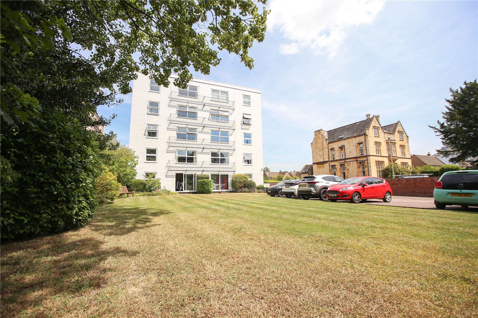 2 bedroom Flat to let in Cheltenham, Gloucestershire