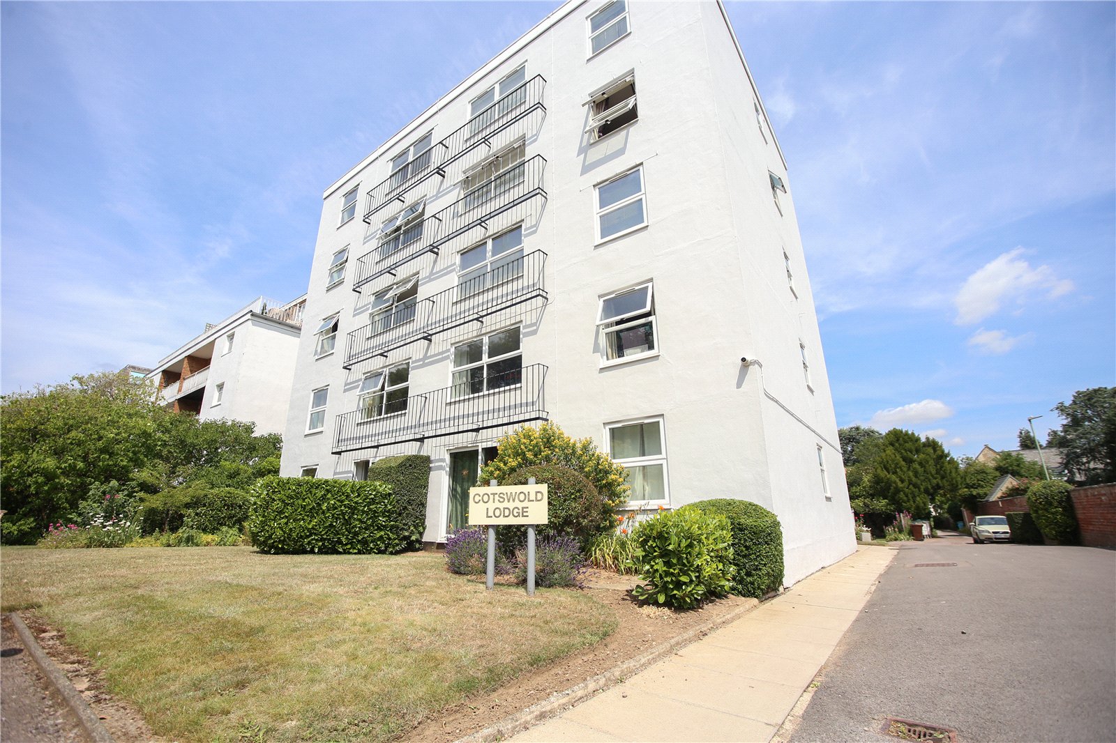 2 bedroom Flat to let in Cheltenham, Gloucestershire